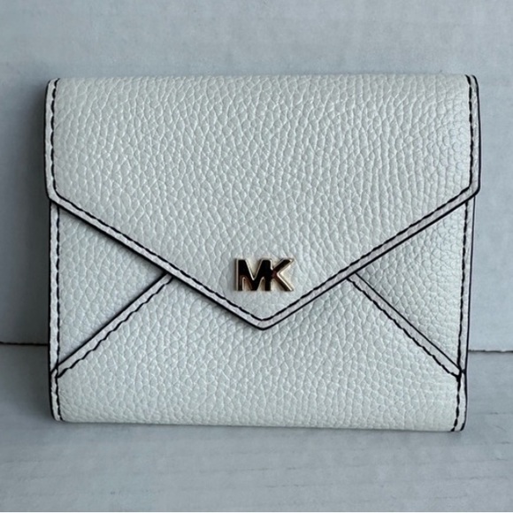 Michael Kors || Woman’s White Pebbled Leather bifold Wallet - Picture 1 of 16